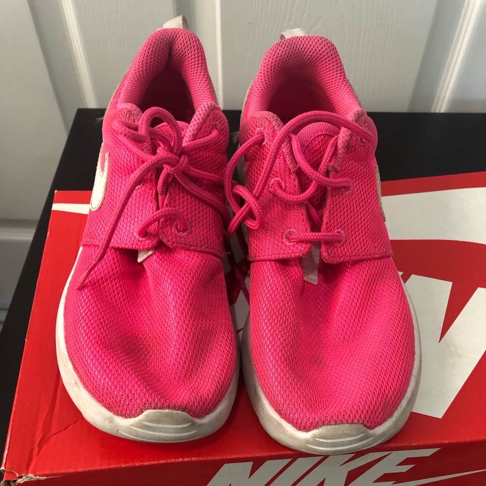 Nike Roshe Girls Size 2Y - Picture 2 of 4
